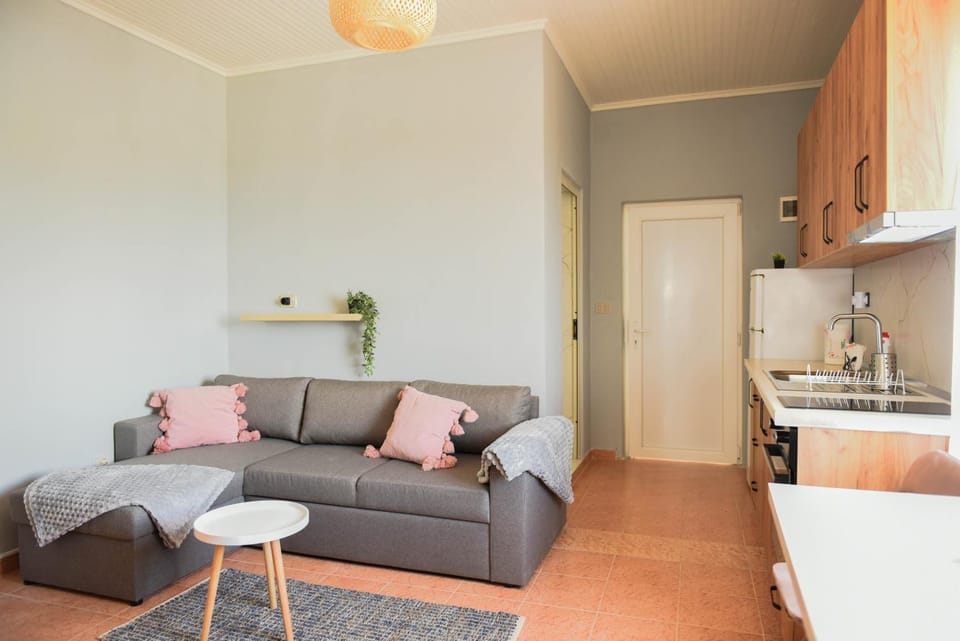 Kitchen or kitchenette, Living room, Seating area