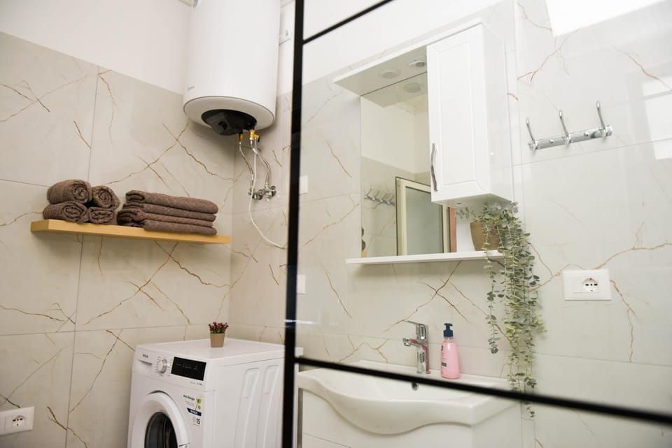 Bathroom, towels, washing machine