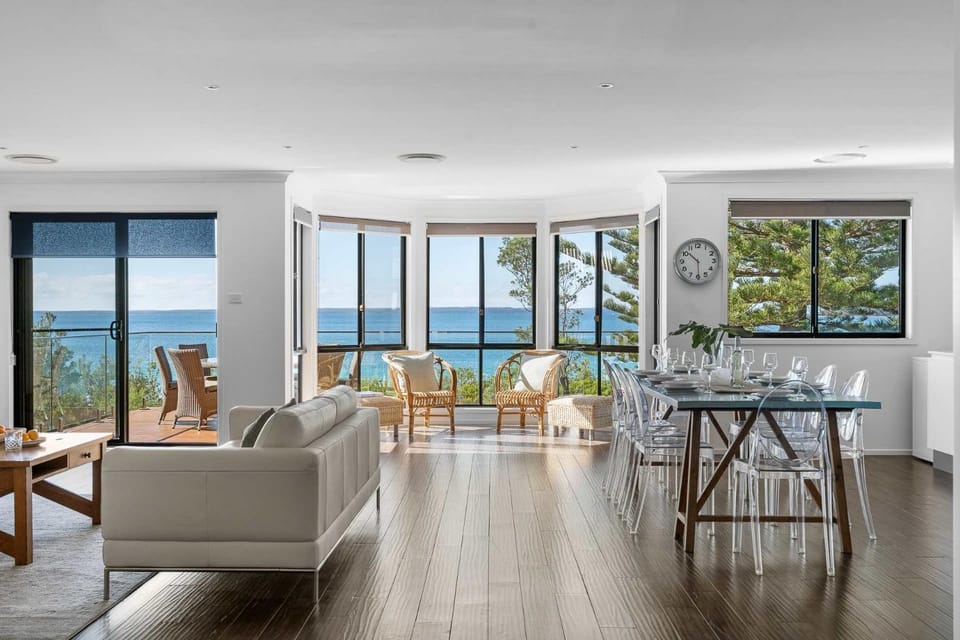 Seaside Escape - direct Collingwood Beach access House in Vincentia
