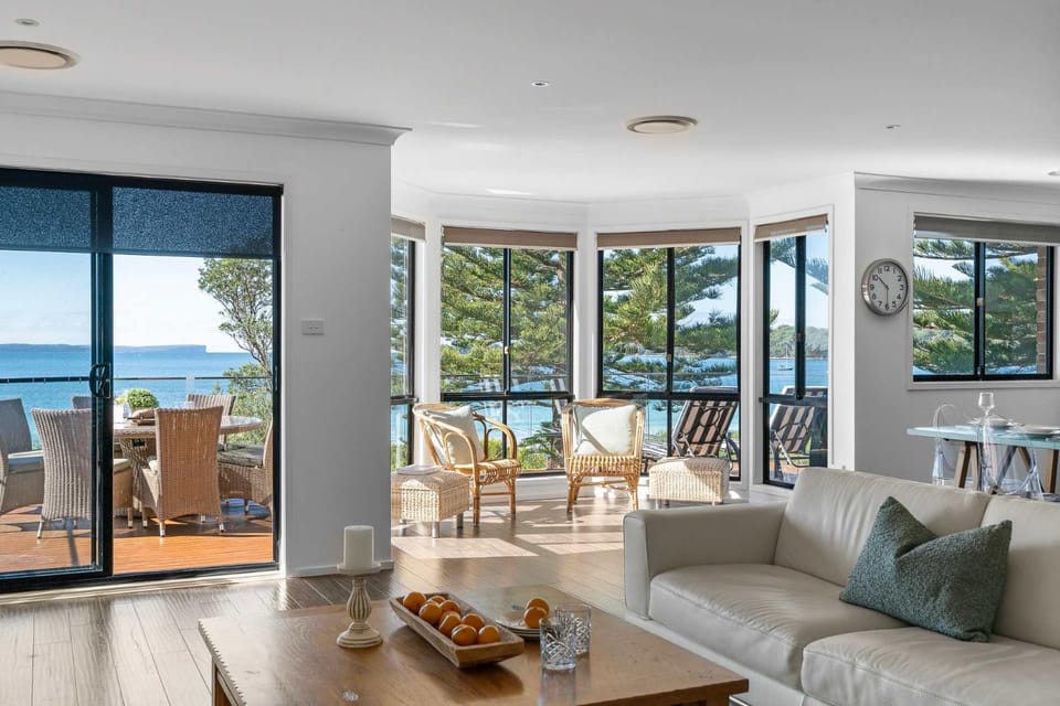 Seaside Escape - direct Collingwood Beach access House in Vincentia