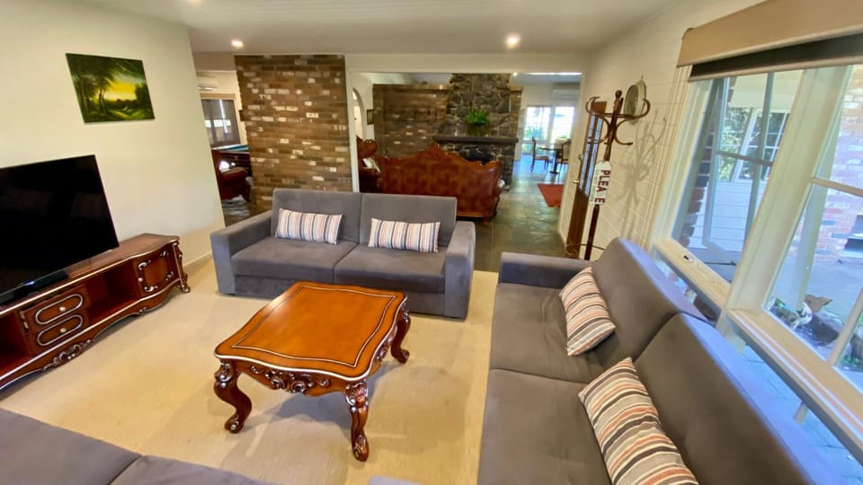 TV and multimedia, Living room, Seating area
