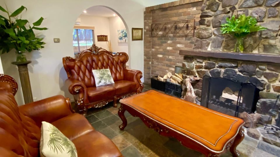 Seating area, fireplace