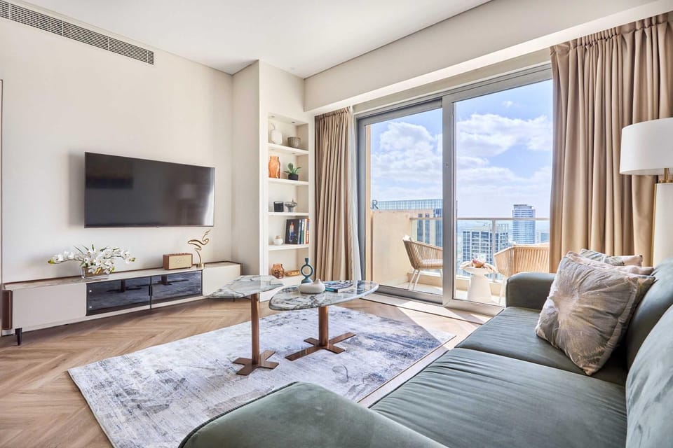 Frank Porter - Emaar Residences Dubai Marina Apartment in Dubai