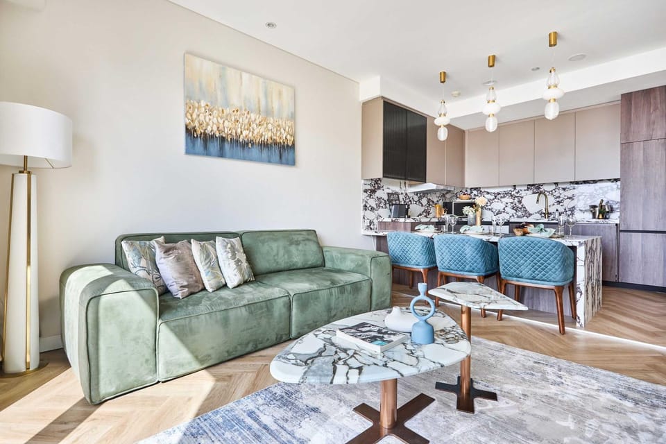 Frank Porter - Emaar Residences Dubai Marina Apartment in Dubai