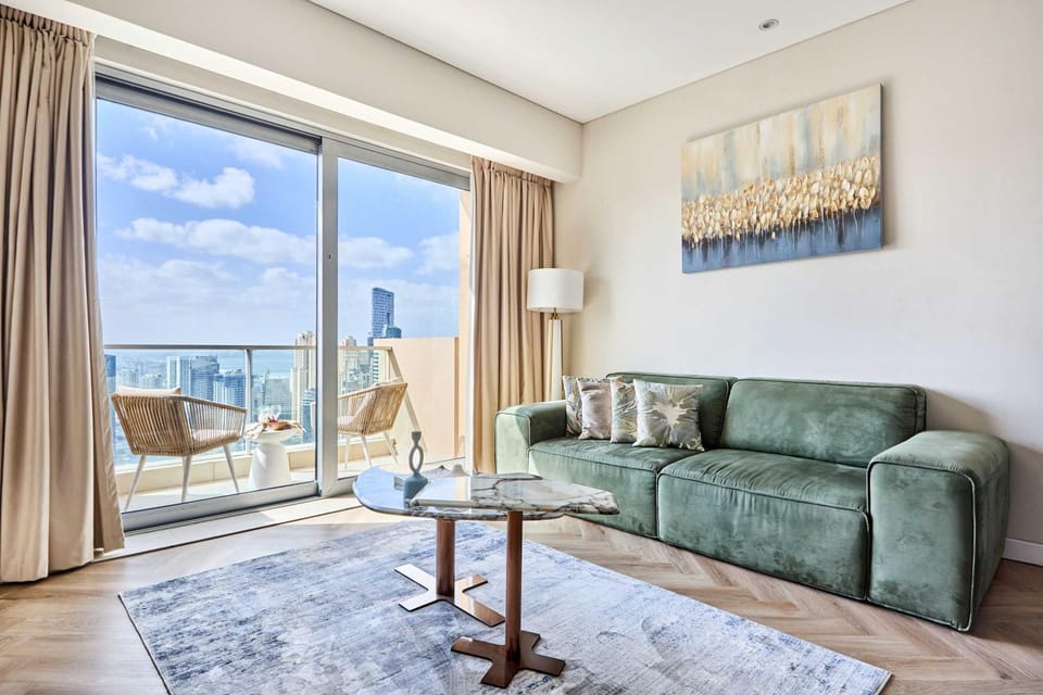 Frank Porter - Emaar Residences Dubai Marina Apartment in Dubai