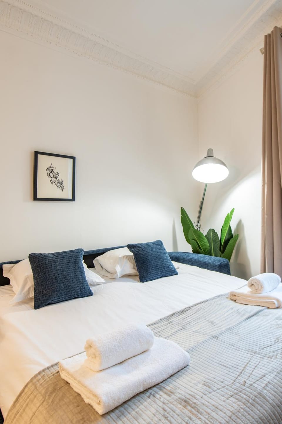 Stylish 2-bedroom apartment near the famous Moulin Rouge Apartment in Paris