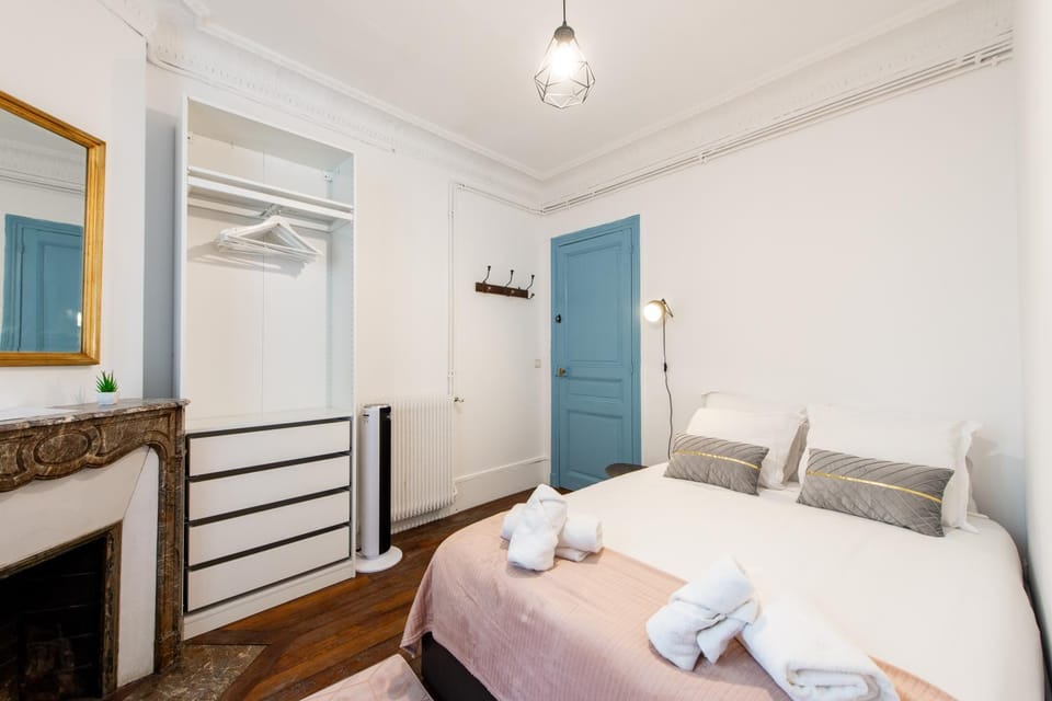Stylish 2-bedroom apartment near the famous Moulin Rouge Apartment in Paris