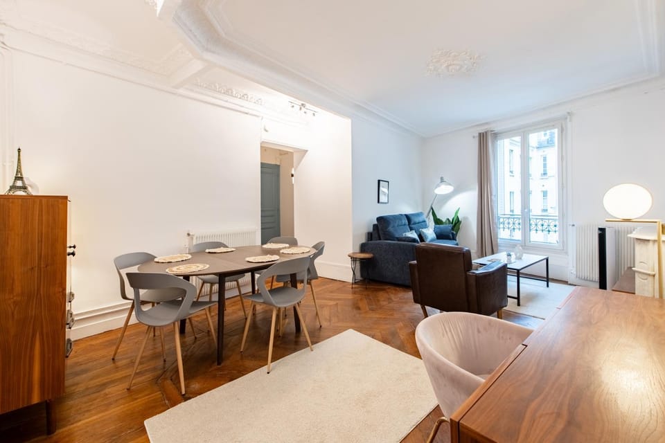 Stylish 2-bedroom apartment near the famous Moulin Rouge Apartment in Paris