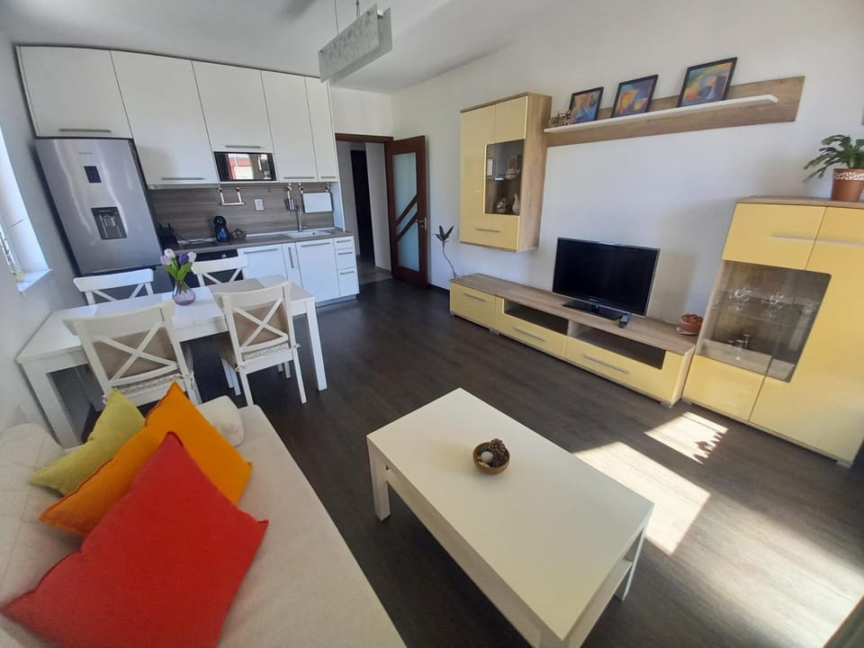 TV and multimedia, Kitchen or kitchenette, Living room, Seating area, Dining area, minibar