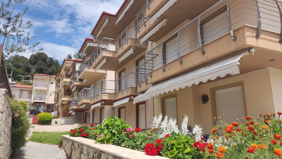 Property building, Garden view