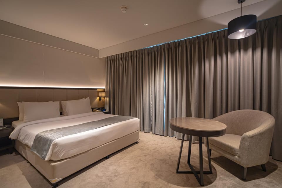 Essentia Premier Hotel Pune Wakad Hotel in Pune