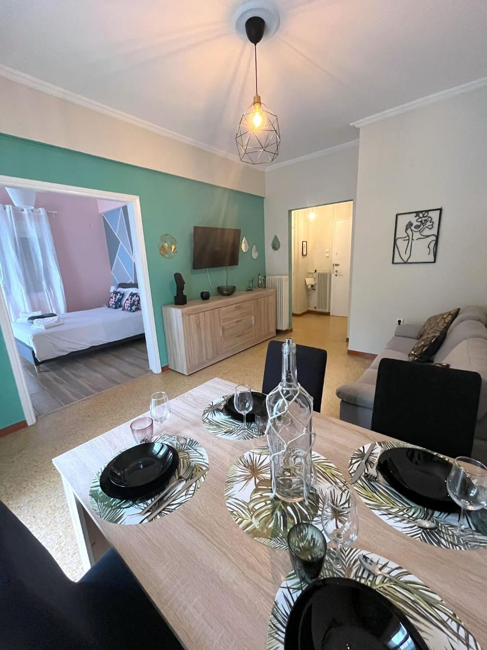 Communal lounge/ TV room, Bed, TV and multimedia, Living room, Photo of the whole room, Seating area, Dining area, Bedroom