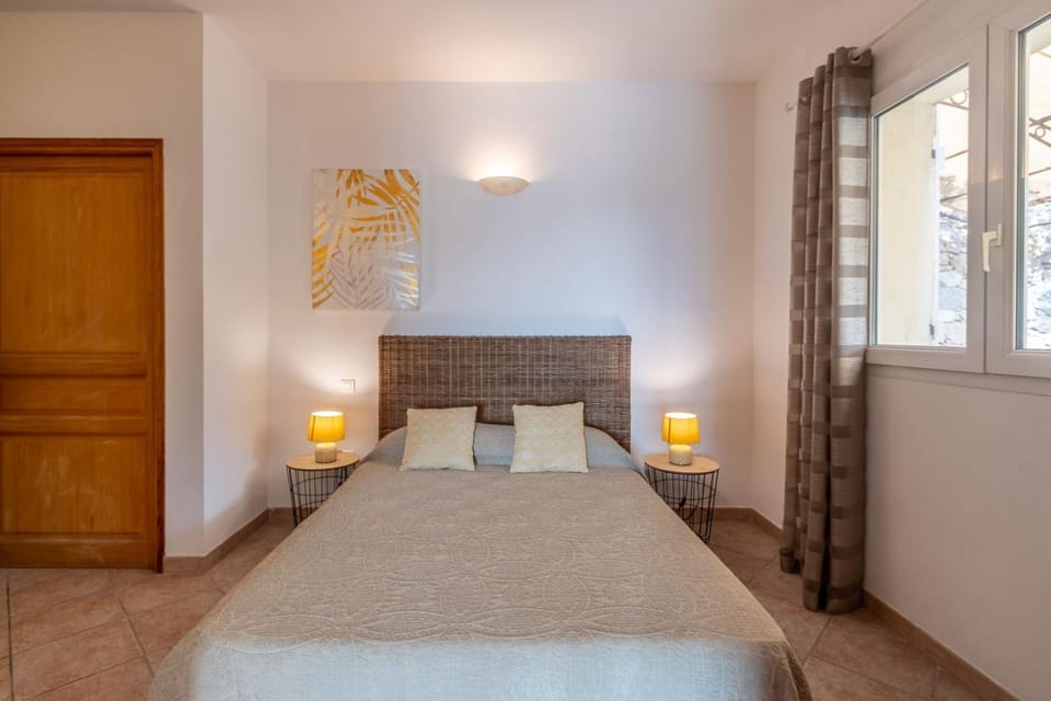 Appartement 4 personnes - vue mer Apartment in Corsica