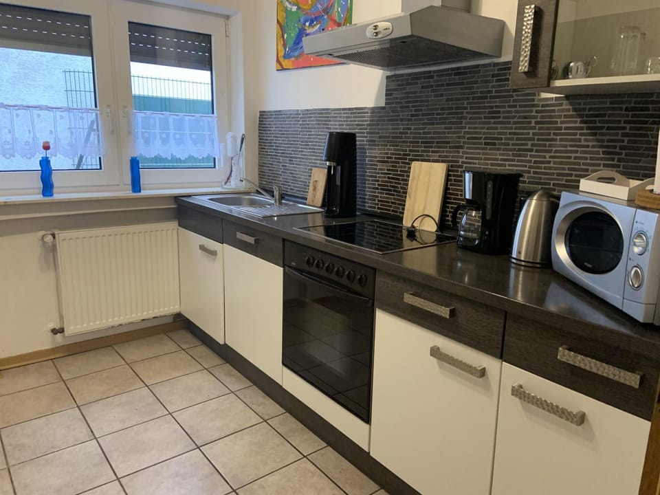 Kitchen or kitchenette, dishwasher, minibar, stove