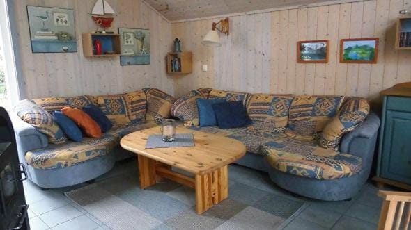 TV and multimedia, Living room, Seating area, Evening entertainment