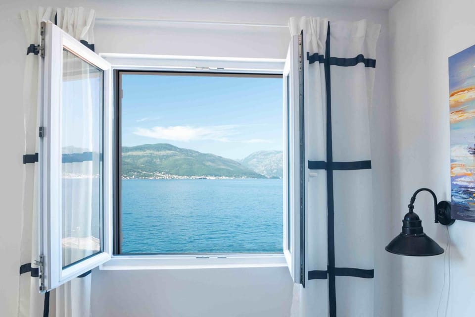 View (from property/room), Mountain view, Sea view