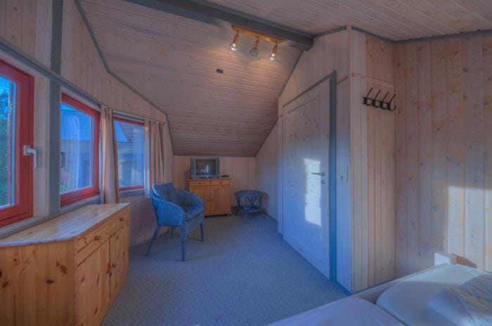 Bed, TV and multimedia, Bedroom