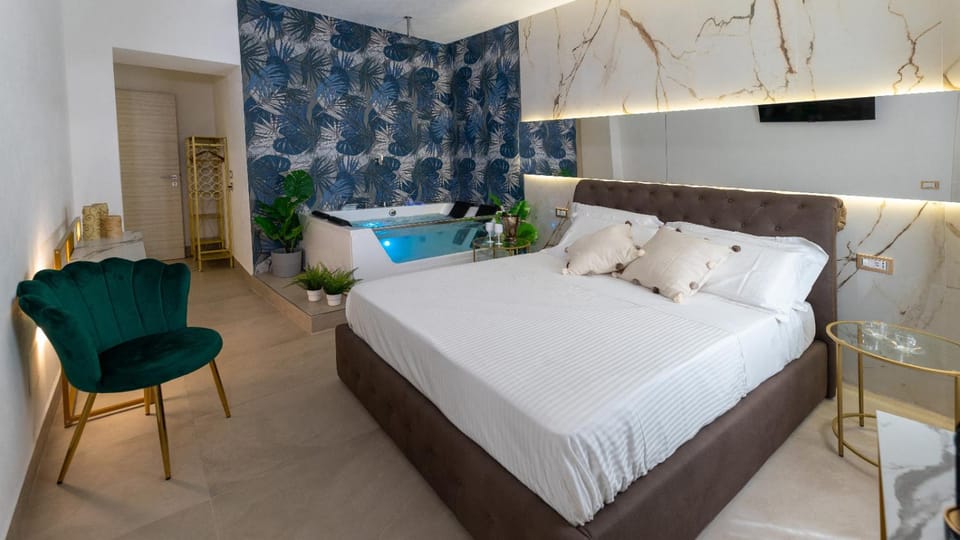 Hot Tub, Living room, Photo of the whole room, Bedroom