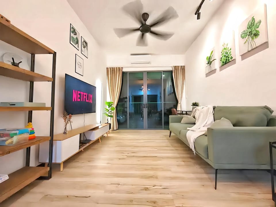 TV and multimedia, Living room, Seating area, fireplace