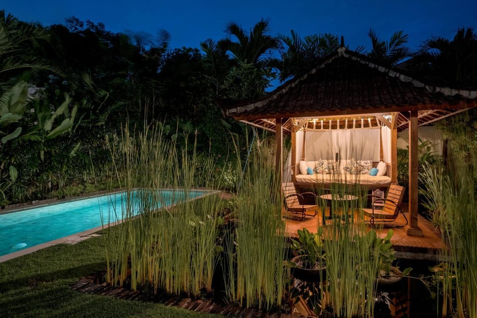 Property building, Garden, Garden view, Pool view, Swimming pool, sunbed