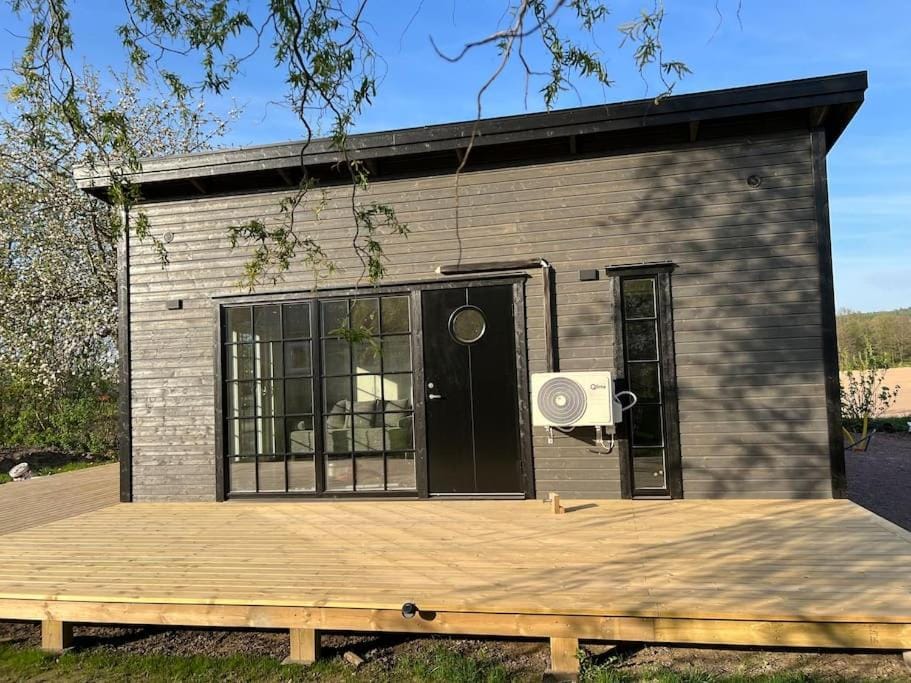 Attefallare i äppelriket Chalet in Skåne County