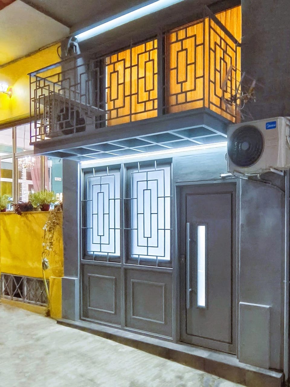 Facade/entrance