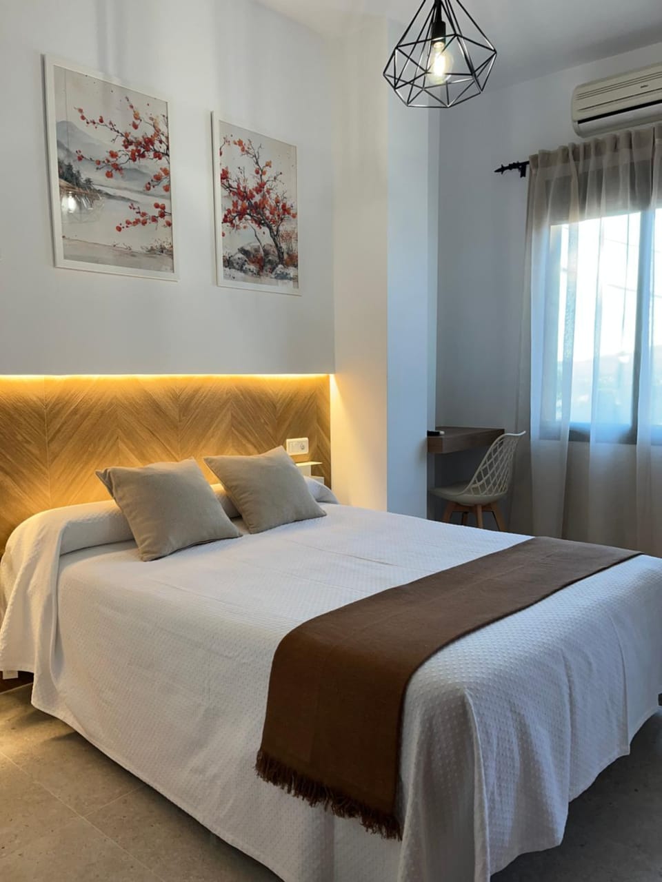Restaurant/places to eat, View (from property/room), Photo of the whole room, Bedroom, Breakfast, heating, air conditioner