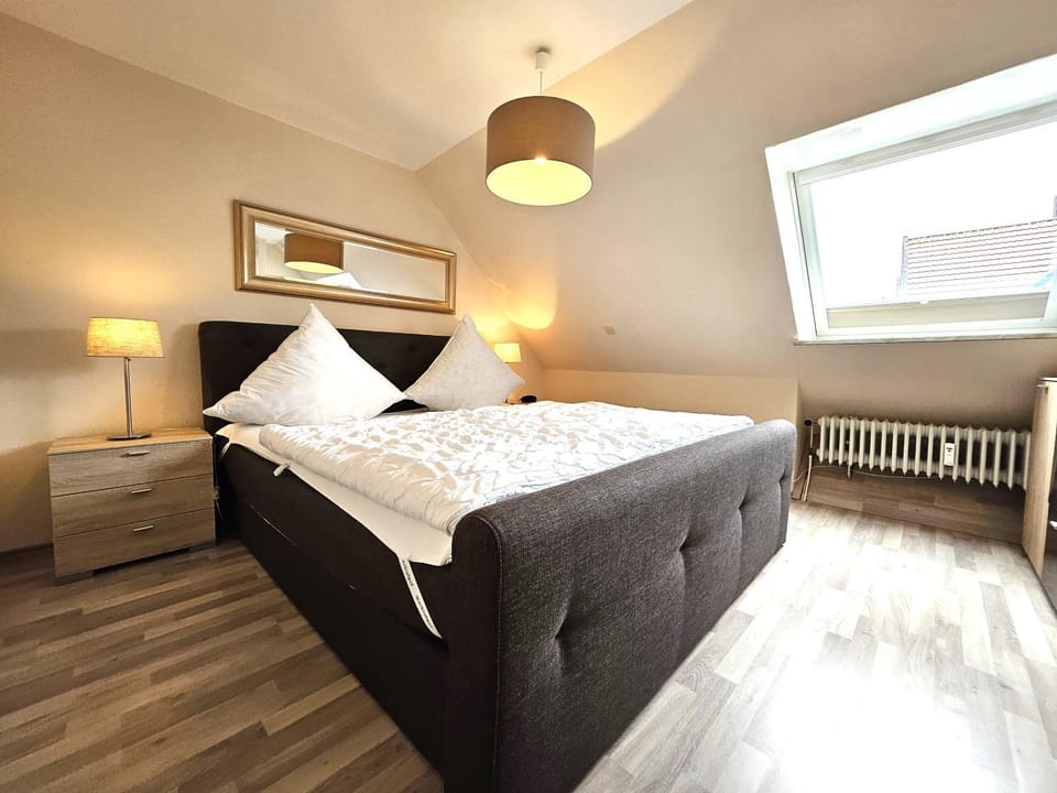 Bed, TV and multimedia, View (from property/room), Photo of the whole room, Bedroom