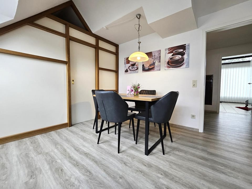 Seating area, Dining area