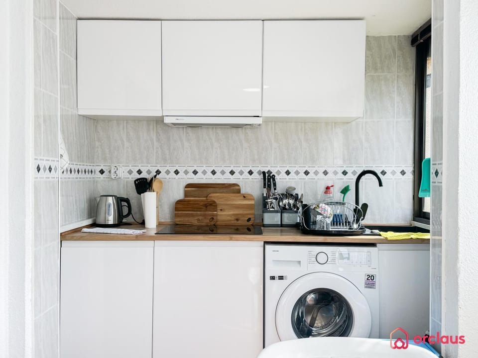 Kitchen or kitchenette, stove, washing machine