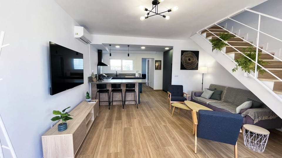 Kitchen or kitchenette, Living room, Dining area