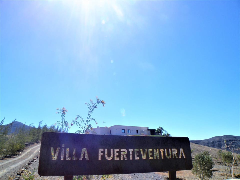 Property building, Natural landscape, Mountain view
