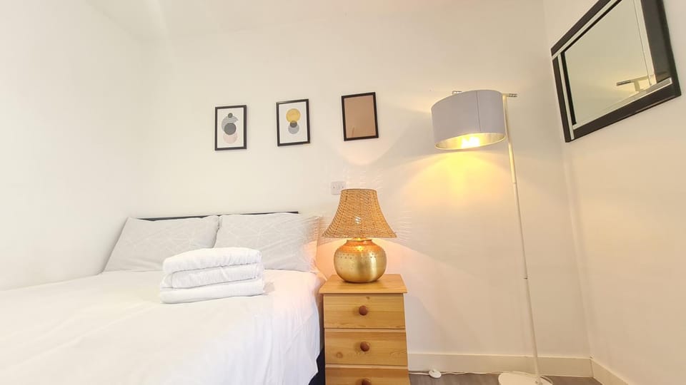 Compact Studio Serviced Apartment Sheffield City Centre - Netflix, WiFi, Digital TV Apartment in Sheffield