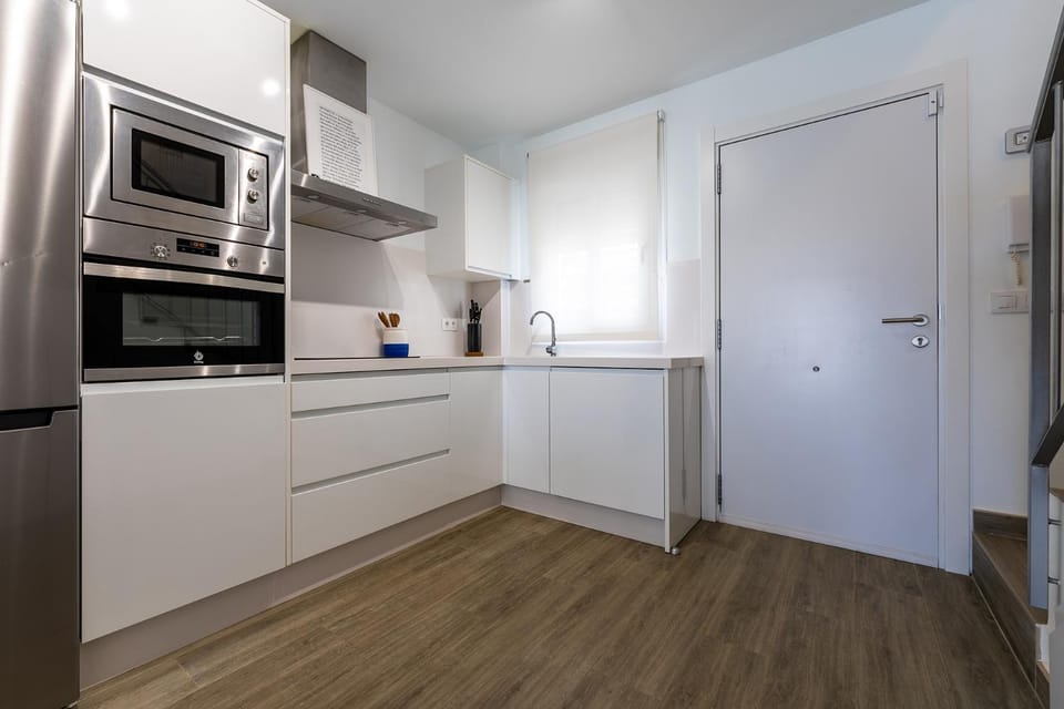 Kitchen or kitchenette, dishwasher, oven, pet friendly, stove