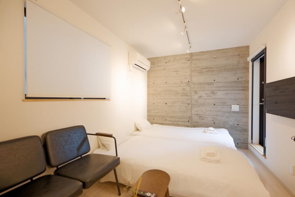 Bed, air conditioner
