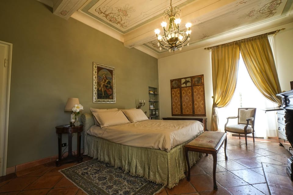 Bed, People, Hot Tub, Massage, Bathroom, Balcony/Terrace, Family, Quiet street view, Inner courtyard view, Bath, internet, microwave, minibar, room service, safe, soundproof, towels