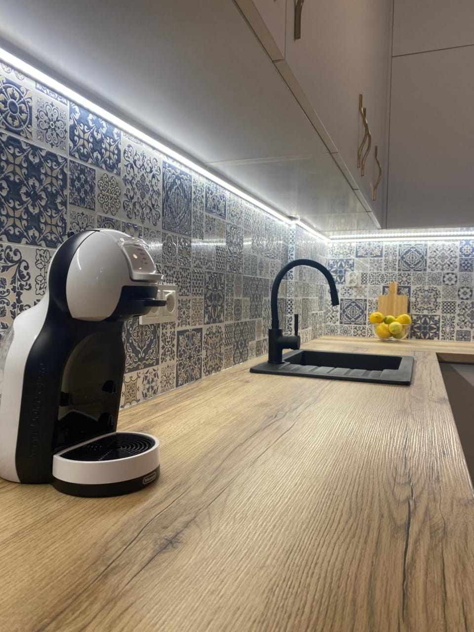 Coffee/tea facilities, Kitchen or kitchenette, dishwasher, oven