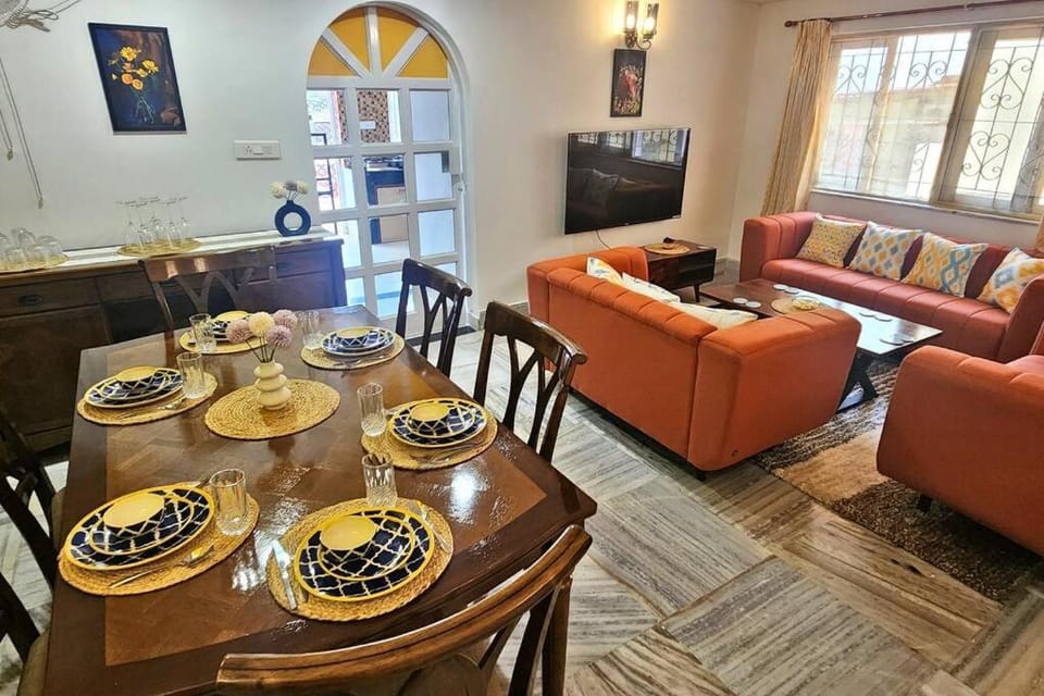 Living room, Dining area, Food
