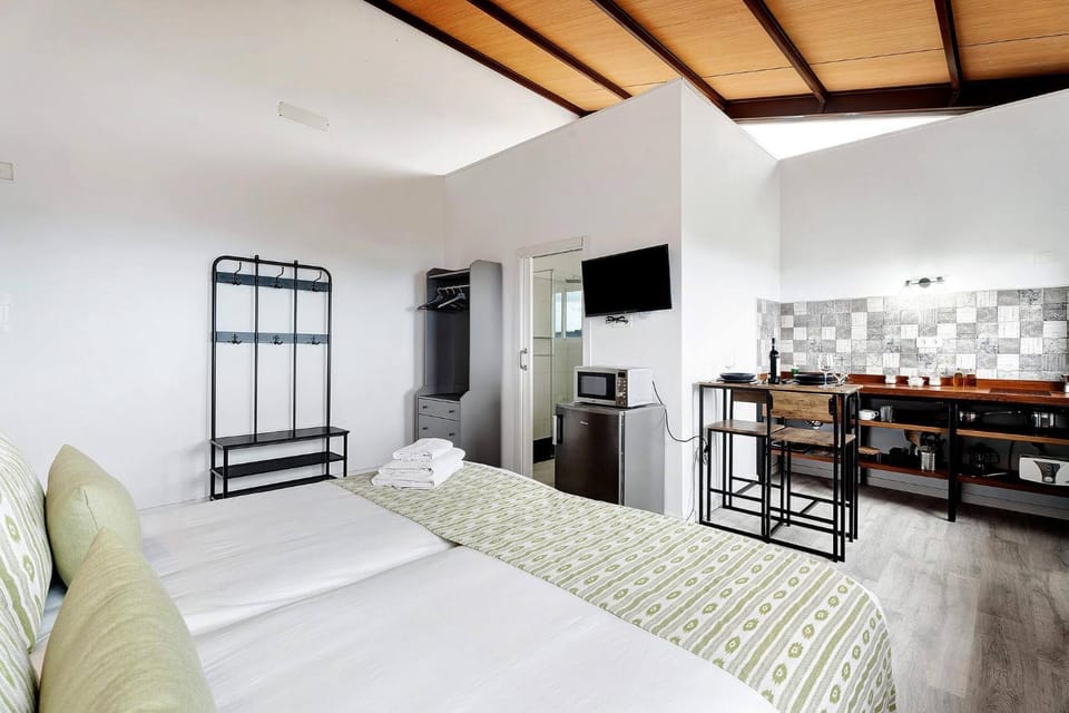 Restaurant/places to eat, TV and multimedia, Bedroom