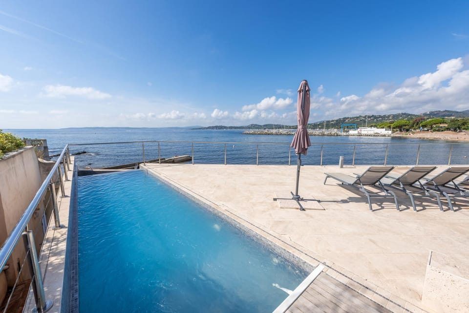 Day, Natural landscape, Pool view, Sea view, Swimming pool, sunbed