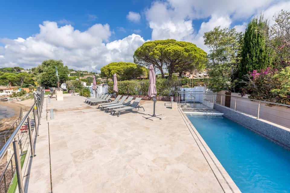 Patio, Day, Pool view, Swimming pool, sunbed