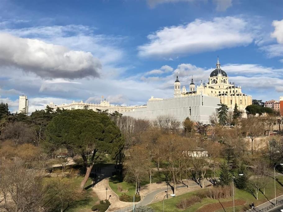 Nearby landmark, Day, Natural landscape, City view