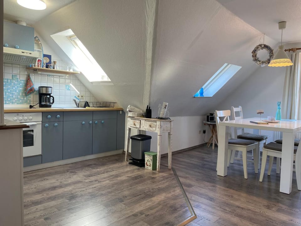 Kitchen or kitchenette, oven, stove