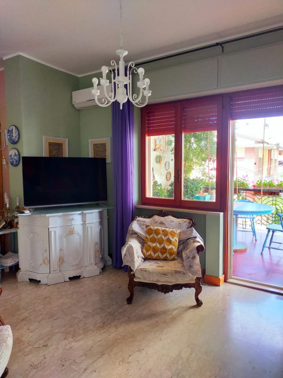 Communal lounge/ TV room, Dining area
