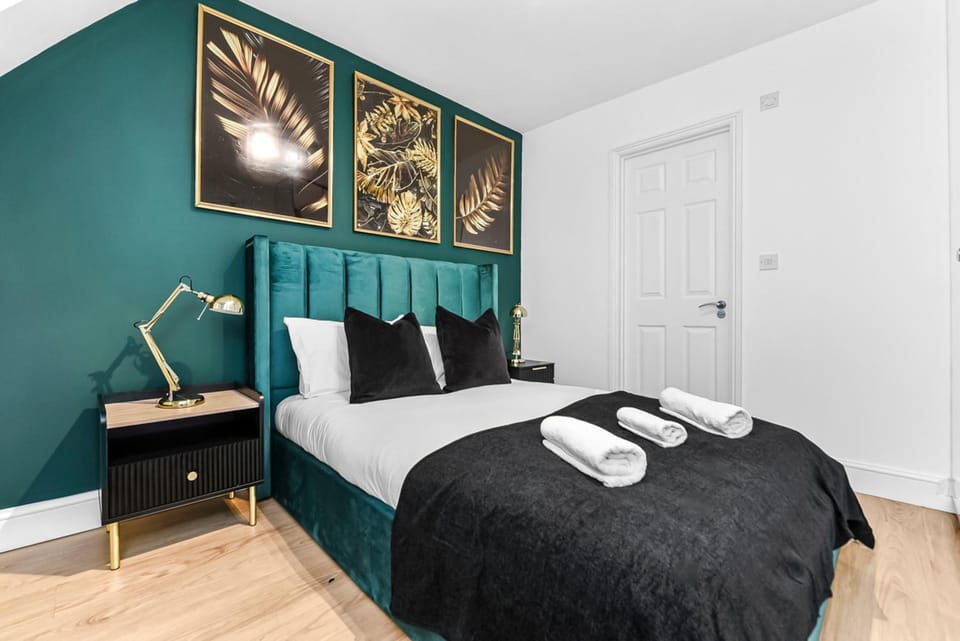 Bedroom, towels