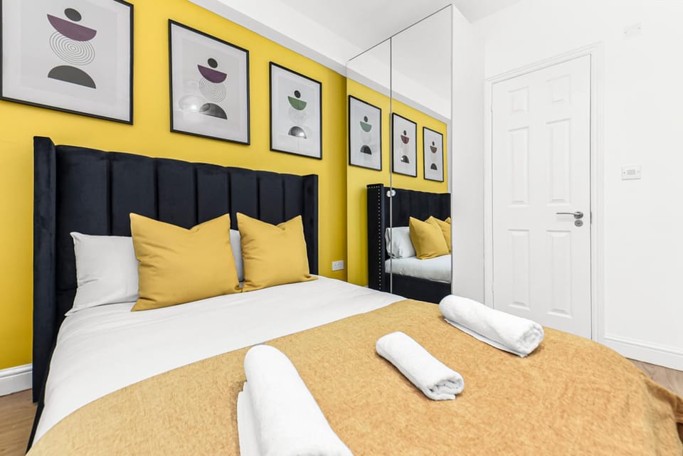 Bedroom, towels