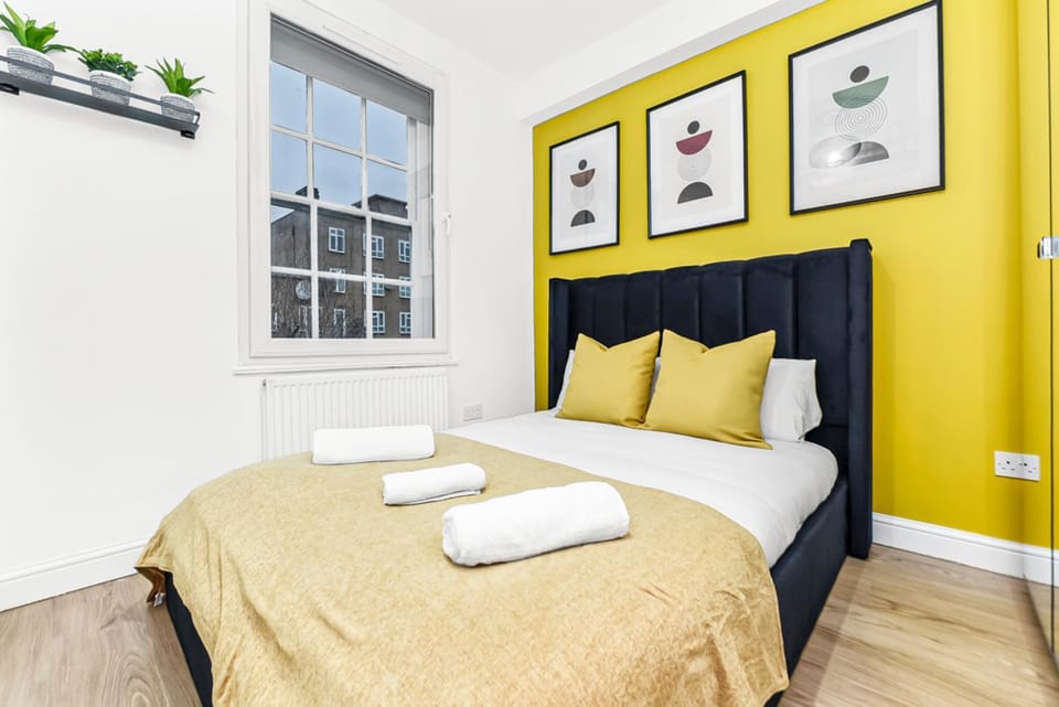Bedroom, towels