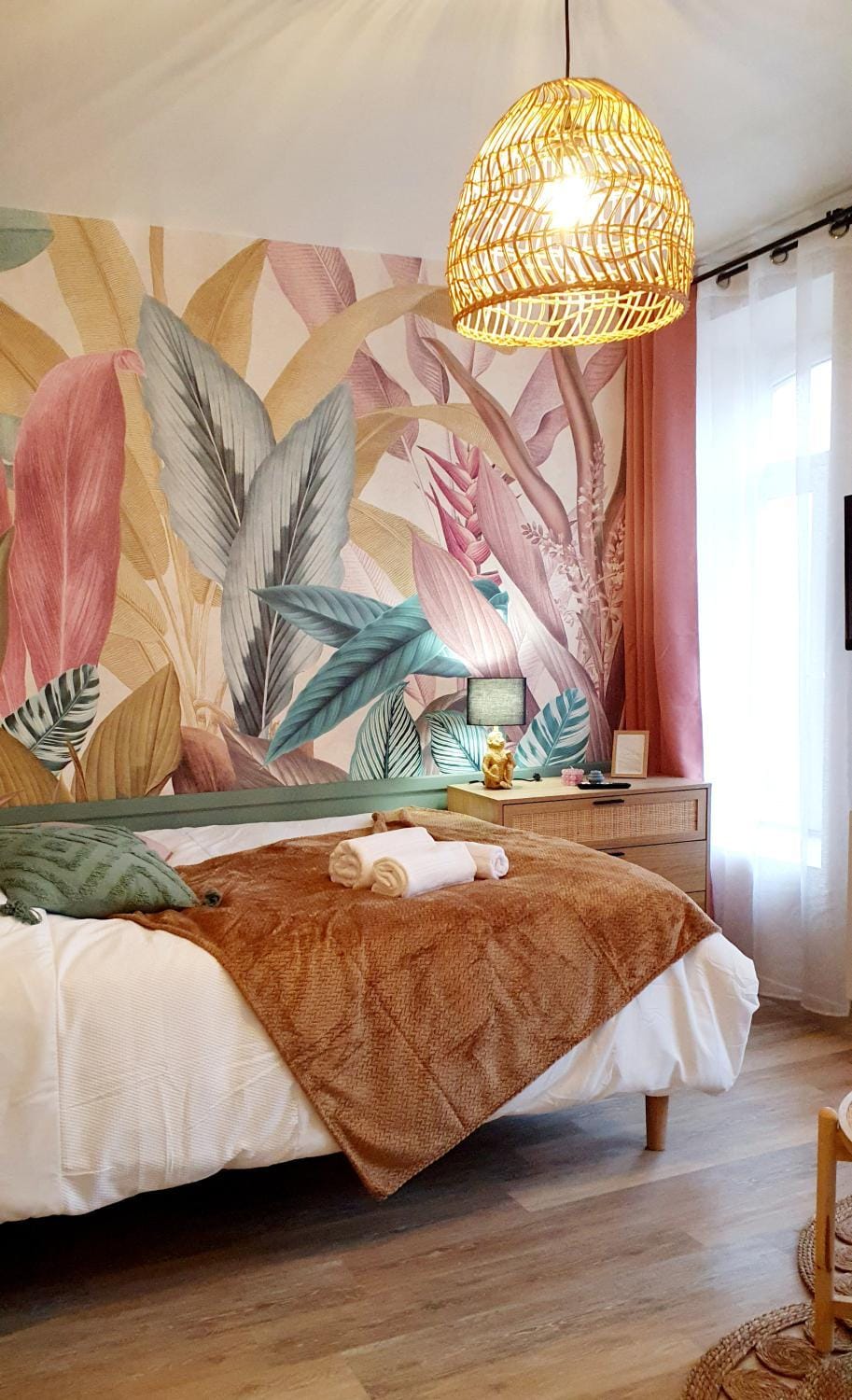 Bed, Photo of the whole room, Bedroom