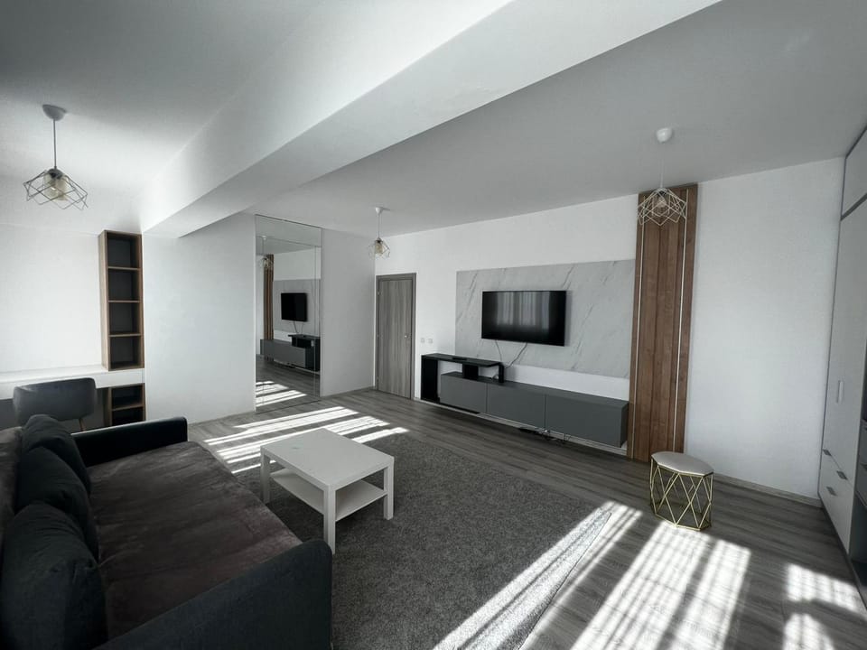 Communal lounge/ TV room, Bed, TV and multimedia, Living room, Photo of the whole room, Seating area, Evening entertainment, Bedroom