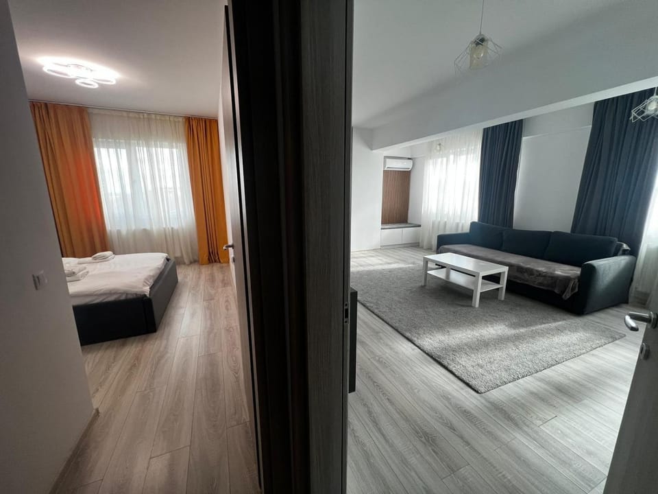 Bed, TV and multimedia, Living room, Photo of the whole room, Seating area, Bedroom, hair dresser, towels, wardrobe